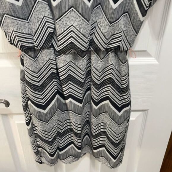 𝅺CITY triangles elastic waist dress Small - Picture 7 of 8